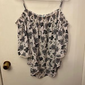 Maurice’s Women’s Top Cream/Black Size XXL